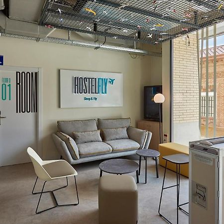 Hostelfly Madrid Bagian luar foto