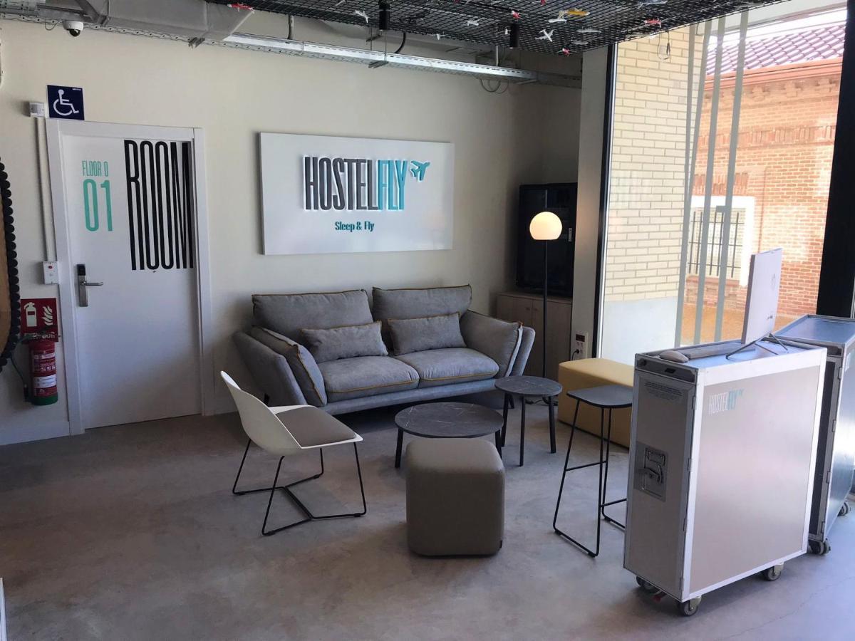 Hostelfly Madrid Bagian luar foto