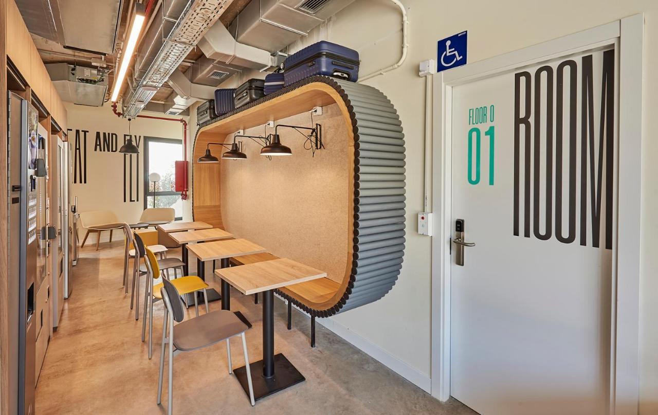 Hostelfly Madrid Bagian luar foto