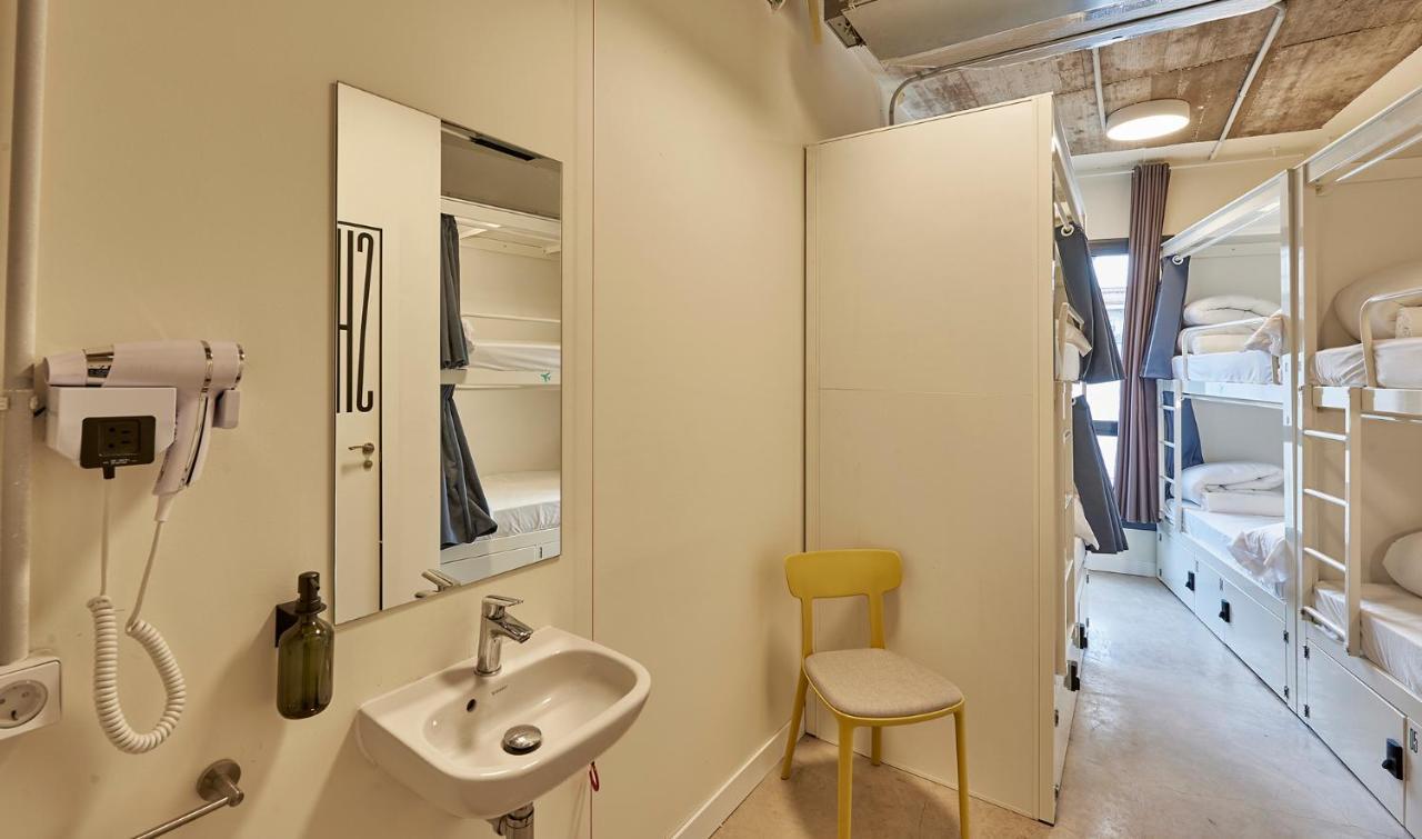 Hostelfly Madrid Bagian luar foto
