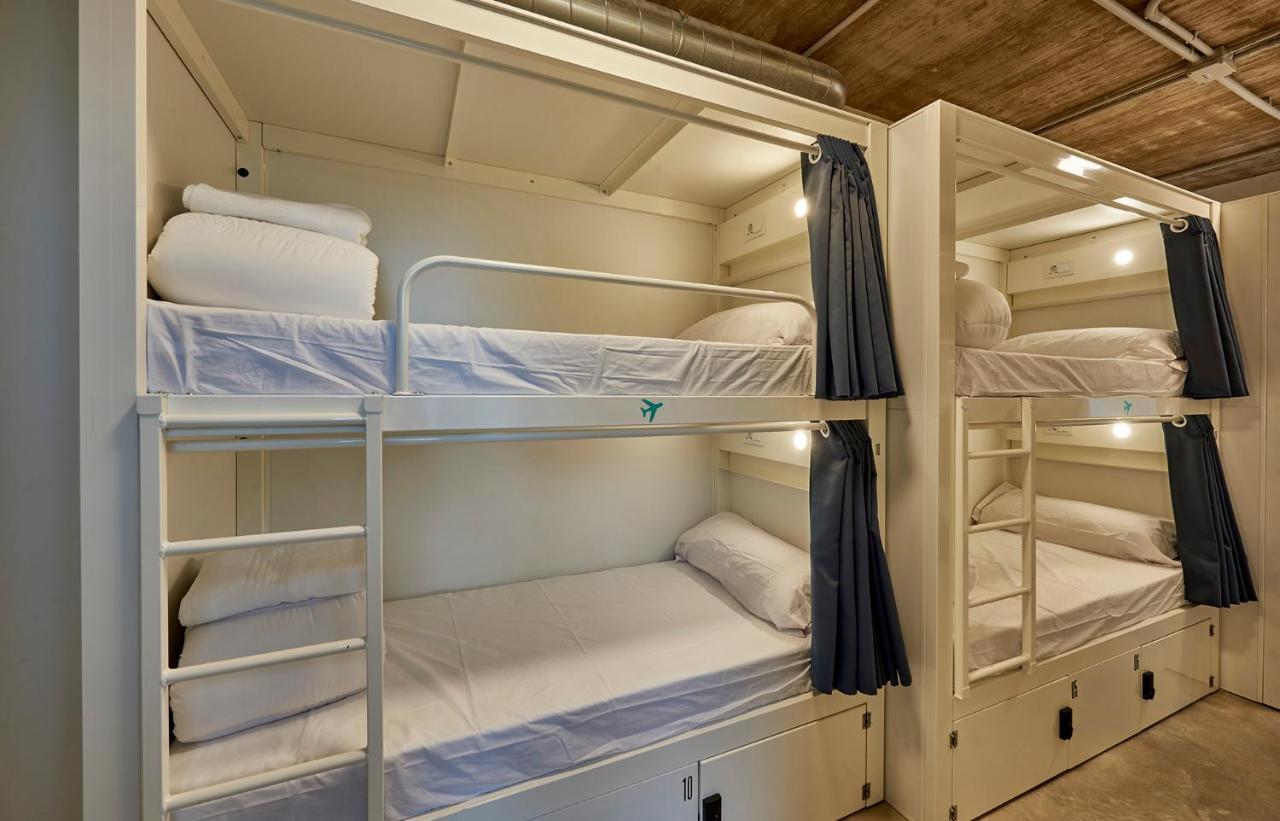 Hostelfly Madrid Bagian luar foto