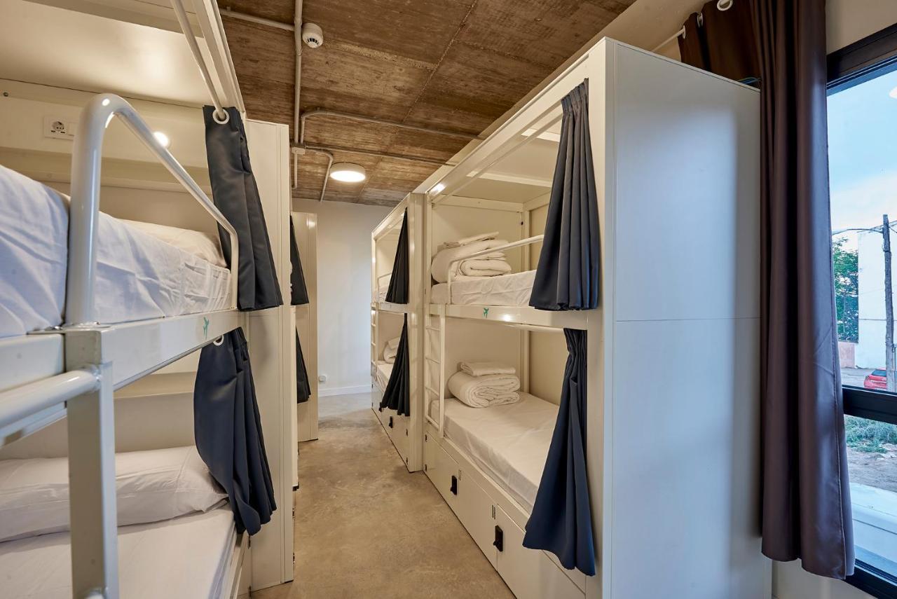 Hostelfly Madrid Bagian luar foto
