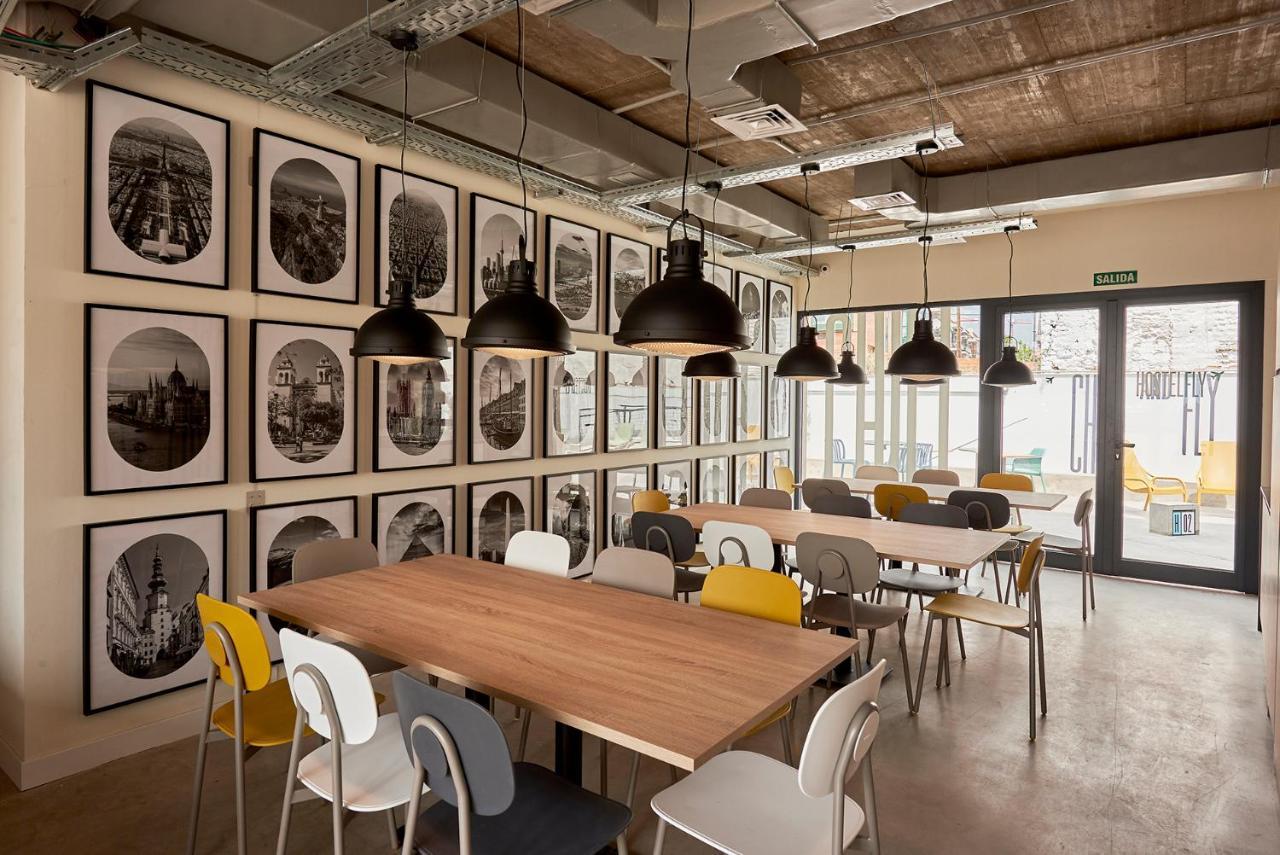 Hostelfly Madrid Bagian luar foto