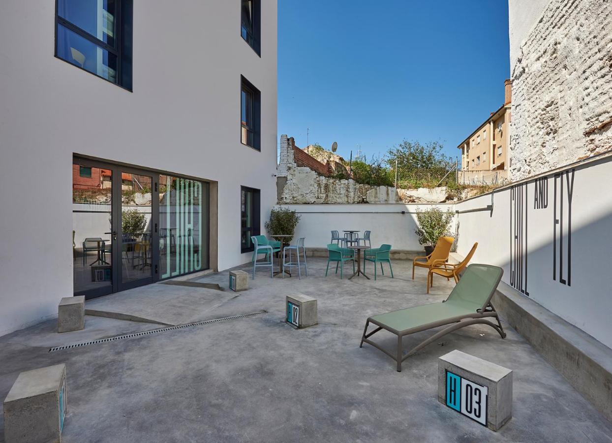 Hostelfly Madrid Bagian luar foto