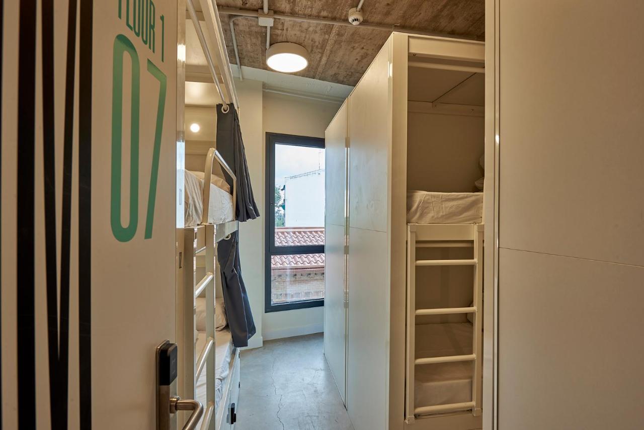 Hostelfly Madrid Bagian luar foto