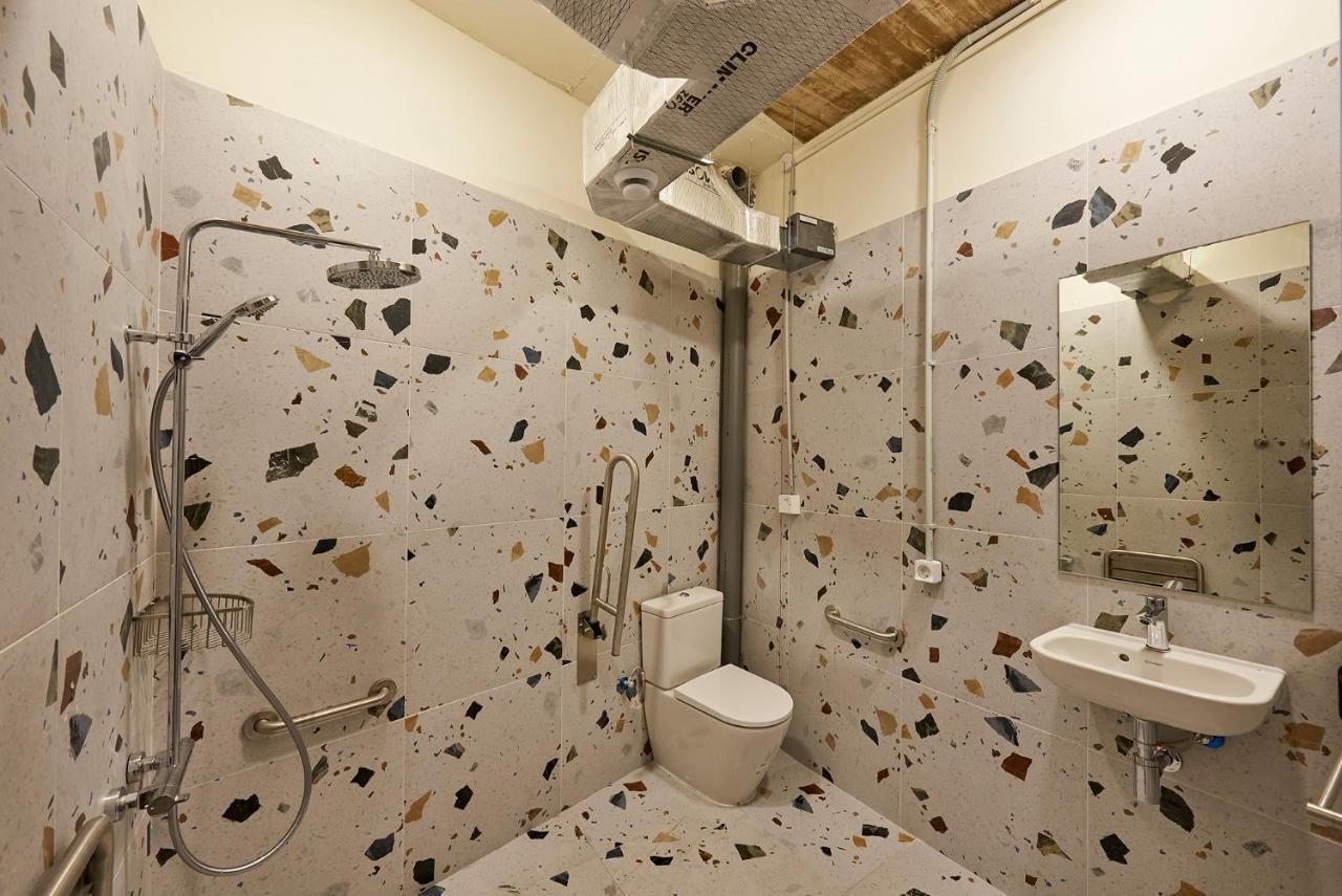 Hostelfly Madrid Bagian luar foto